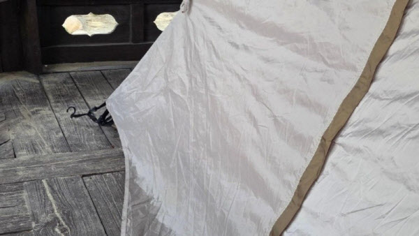 정자에 못 박고 텐트 설치한 캠핑족…삼척시, 계도 조치