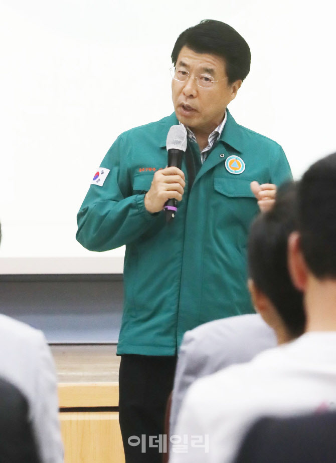 [포토] 을지연습 훈련 상황 보고하는 서강석 송파구청장