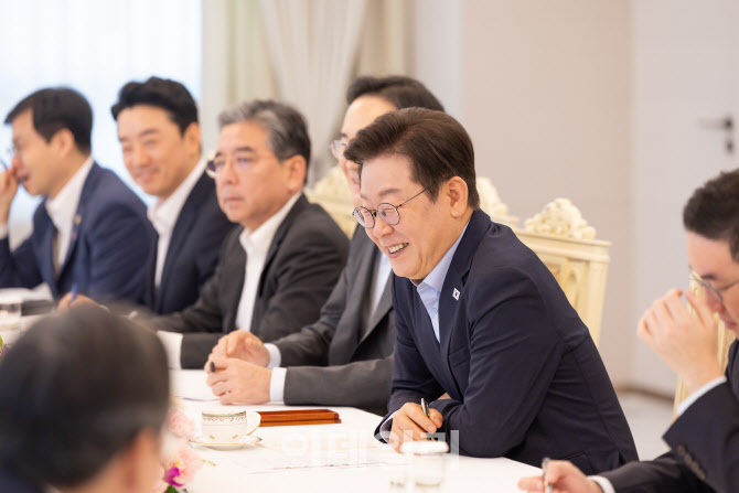 ‘K팝 미래 논의’ 李대통령, ‘케데헌’ 감독·트와이스 멤버 만난다