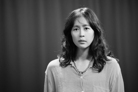 탈북민 여성의 삶을 그리다…연극 '붉은 손톱달'