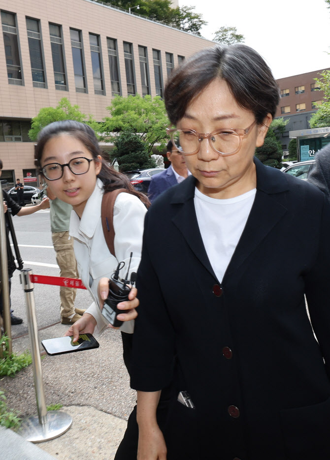 '이태원참사 도착시간 허위기재' 前 용산보건소장, 징역형 집유