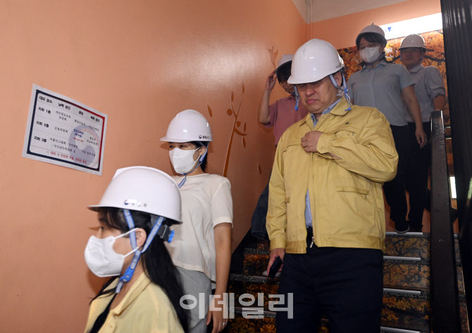 [포토] 민방위훈련 대피장소 이동