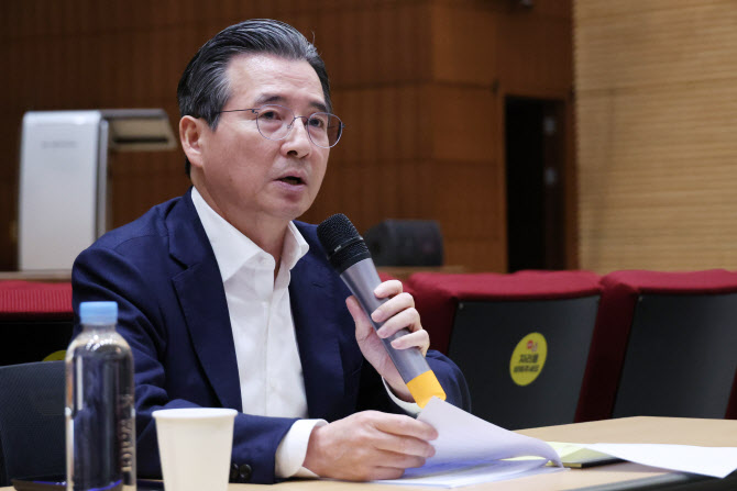 [속보] 김용범 정책실장“온플법, 한미 입법기구들끼리 소통 활발”