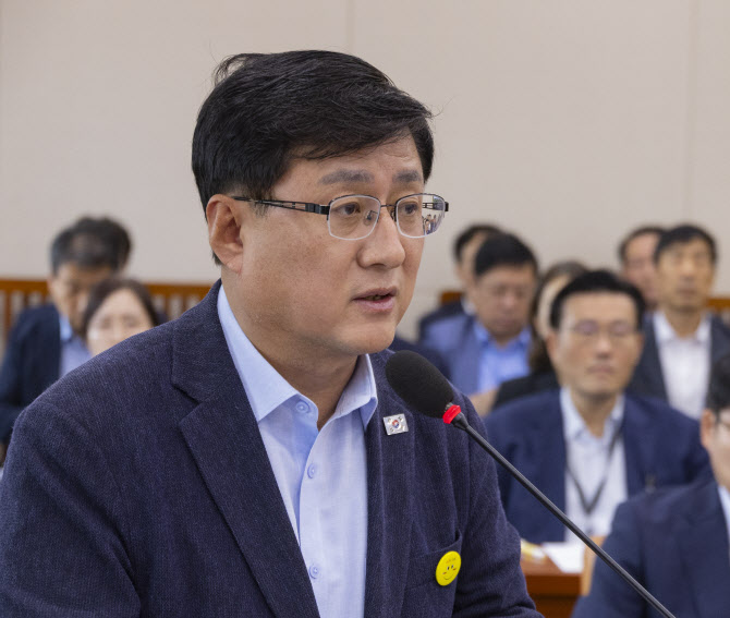 내년 전기차 보조금 오르나…400만원 가능성 거론