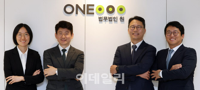 "인플루언서 시장 10년새 18배↑…법률지원 '전문화' 바람"