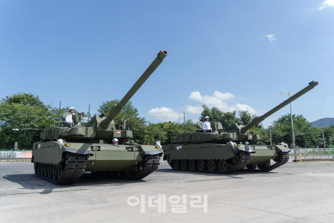 [르포]폴란드 흑표전차 생산 '구슬땀'…"5㎞ 표적 명중에 엄지척"