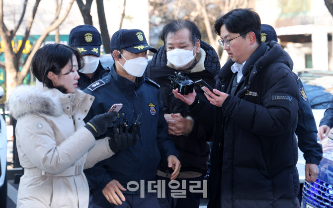[속보]건진법사, 법원 구속영장 심사 포기…“구속 받아들여”