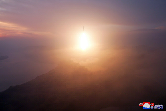 CSIS "北 새 ICBM 은닉기지 발견…中 국경 인근 '신풍동' 기지"