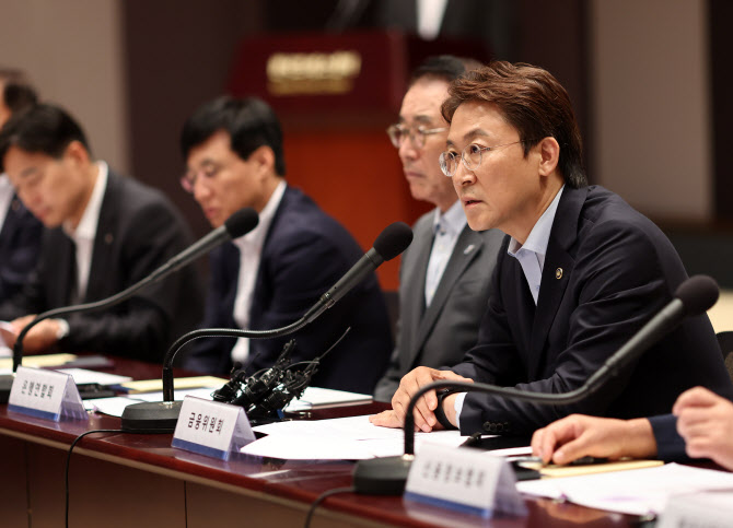 금융당국 "석화업계 철저한 자구노력 전제로 지원"