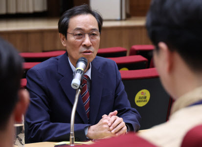 우상호, 대주주 양도세 논란에 '자제' 촉구…"과장·오보 많아"
