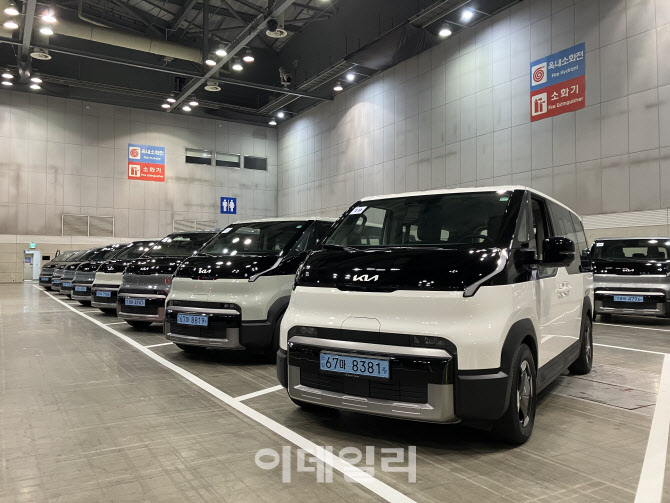전기차 사려면 내년에?…보조금 늘면 `큰 장` 선다