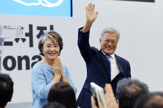"김건희 의혹에 '물타기'"...김정숙 여사 '옷값' 무혐의 결론 나자