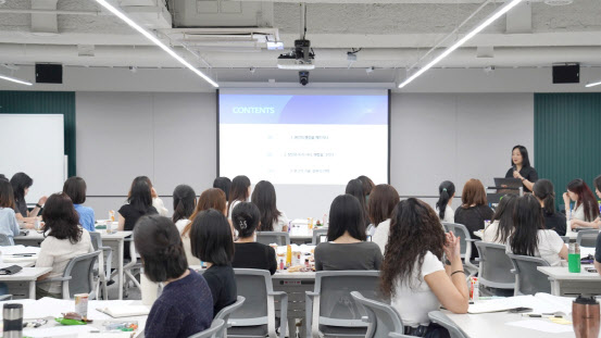 애큐온캐피탈, 여성 직원 대상 소통령 리더십 교육 진행