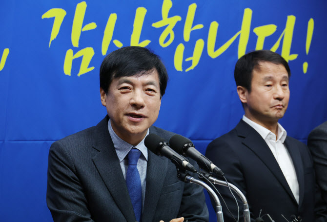 ‘검사 술판 추태 의혹’ 제기 이성윤 상대 손배소 시작
