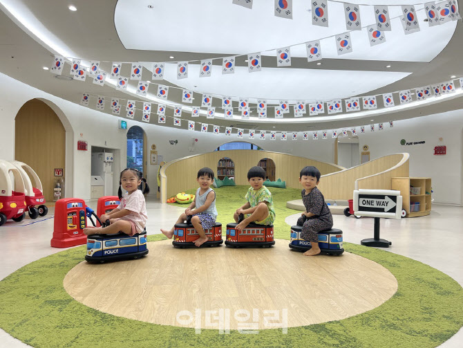 “육아는 회사 몫”…무료 어린이집에 연 600만원 학비까지[복지좋소]