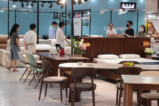 트럼프 가구관세 韓 영향 미미…지누스는 인니 관세 주시