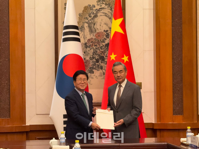 방중 특사단, 왕이 부장 만나 “엉클어진 한중 관계 정상 궤도로”