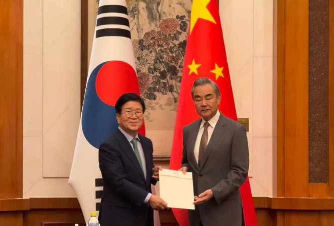 李대통령 친서 들고 中 찾은 특사단…시진핑에 경주 APEC 참석 요청