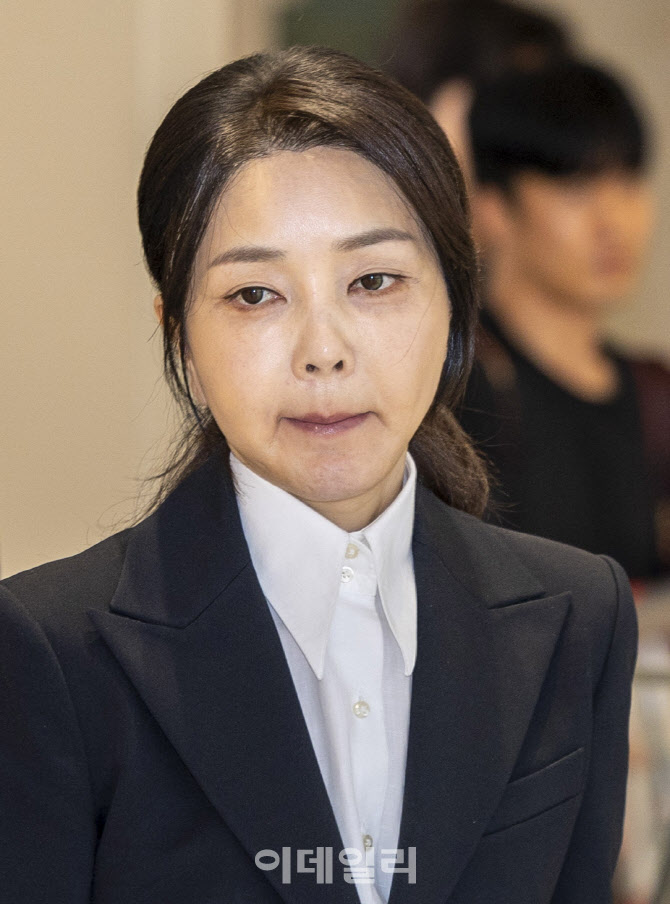 김건희, 오늘 특검 조사 출석…'모르쇠' 일관 가능성↑