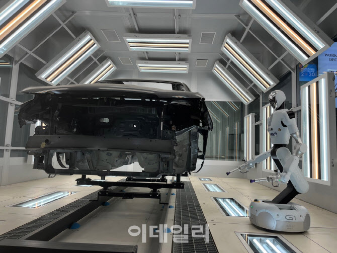 "40도지만 괜찮아" 한증막 공장 누비는 로봇[르포]