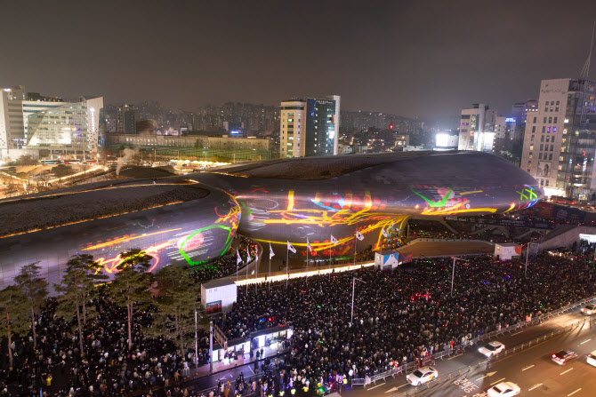 ‘개관 11주년’ DDP, 방문객 1000만명 돌파…올해 2000만명 넘길 듯