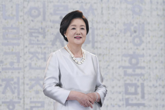 `김정숙 여사 옷값 의혹` 불송치 경찰…"증거 없었다"