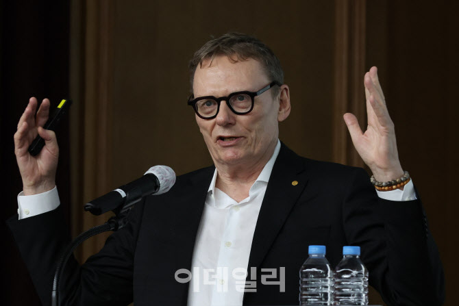 [포토]'노벨경제학상' 제임스 로빈슨 교수,  '제도, 정치 그리고 경제성장'