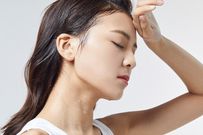 폭염에 땀=칼로리 착각 주의…빠지는 건 '이것'