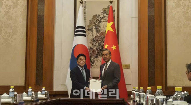 중국, 한·일 밀착 외교 경계 “역사 문제 있어 쉽지 않아”