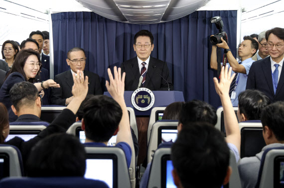 李대통령 "한미일 협력 중요하지만 중국과 절연 안 돼"