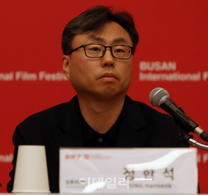 [포토] 기자회견하는 정한석 집행위원장