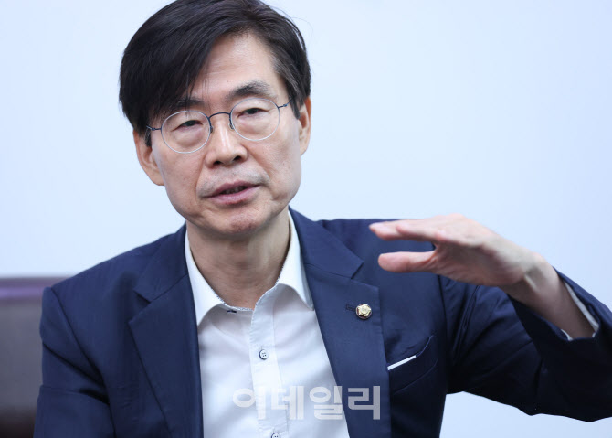 '찬탄' 조경태 "장동혁, 내란 우두머리 尹접견? 당 침몰로 몰아가"