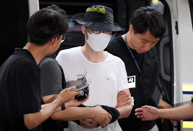 "中 스파이 막으려"…'일본도 살인범' 두둔한 父, 징역형 집유