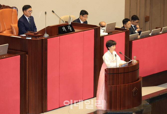 [포토]백혜련, '한복 입고 자유발언...9월 정기회 개최 때 한복 입자'