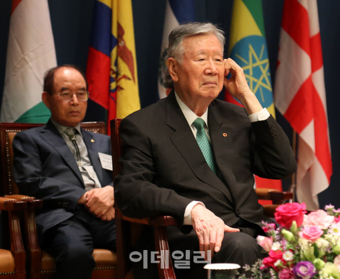 [포토] 부영그룹, 외국 유학생 장학금 전달식