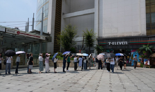 “하정우 와인·지디 하이볼”…편의점, 셀럽 마케팅 ‘광풍’