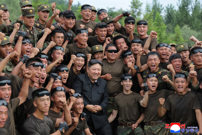 北 김정은, 내주 전승절 80주년 기념식 참석…6년만에 방중
