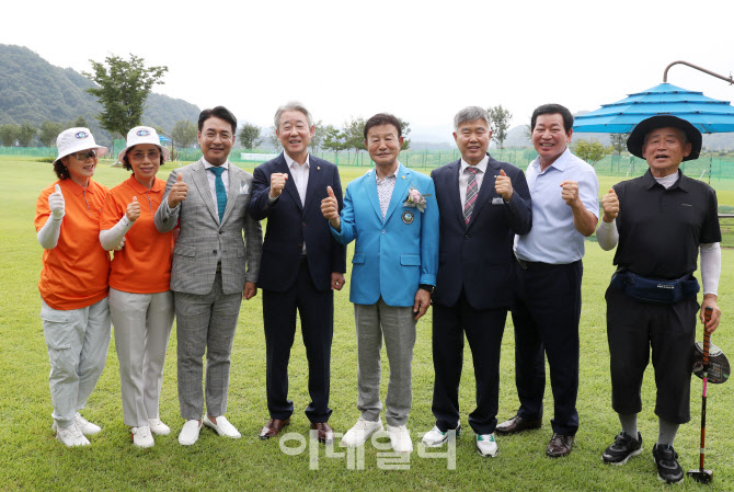[포토] 파크골프장 찾은 강호동 농협회장