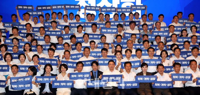 [포토]2025 정기국회 더불어민주당 국회의원 워크숍 열려