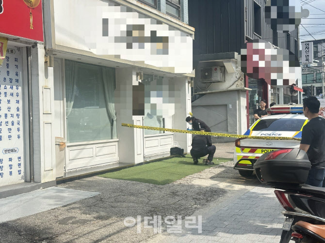 벽돌로 애견숍 문 깨고 들어가 강아지 훔친 여성…긴급체포