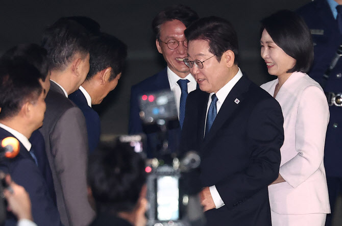 외교전 마친 李대통령, 협치·지지율 반등 시험대