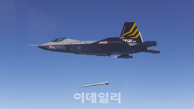 KF-21 미사일·엔진 개발 예산 첫 반영…스텔스 전투기 개발도 시작