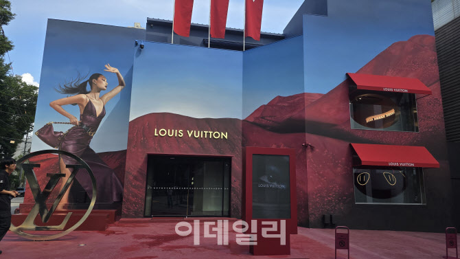 립스틱 한개에 23만원…루이비통, 뷰티 베일 벗었다[르포]
