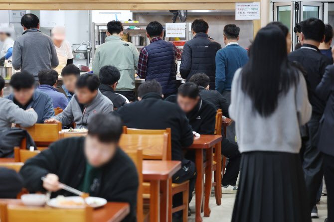 직장인 밥값 월 4만원, 농어촌 기본소득 월 15만원 준다