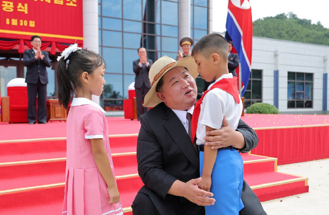 방중 김정은, 특별열차 한번 더? 일부 노선 예매 불가