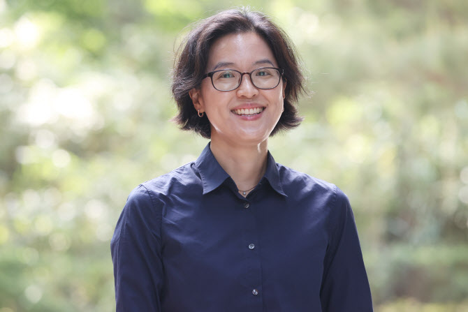 '2025 올해의 양성평등문화상'에 '저주토끼' 정보라 소설가