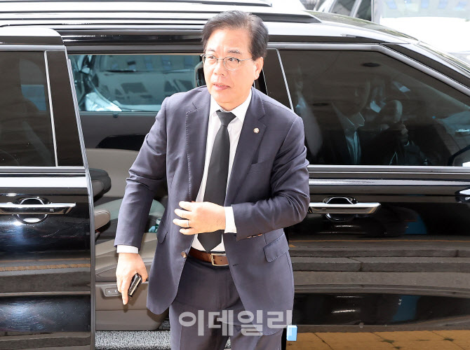 [포토]법원 들어서는 송언석 국민의힘 원내대표