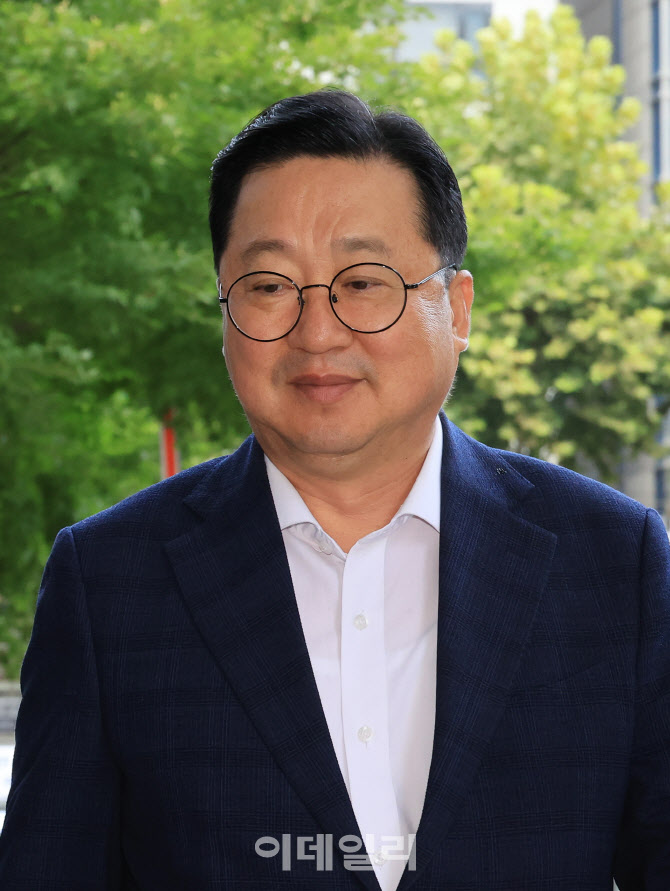 [포토]서울 남부지법 들어서는 이장우 대전시장