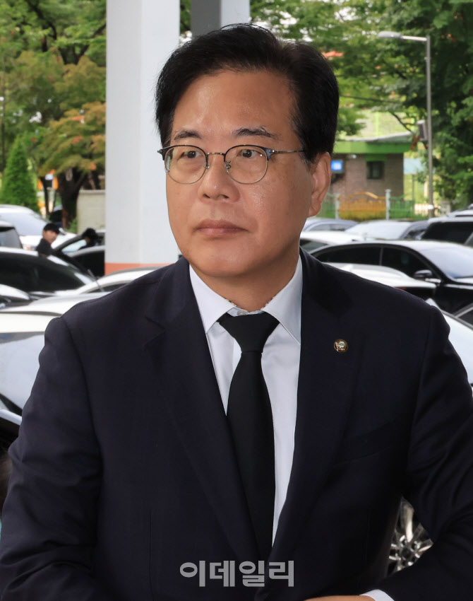 [포토]서울 남부지법 들어서는 송언석 국민의힘 원내대표