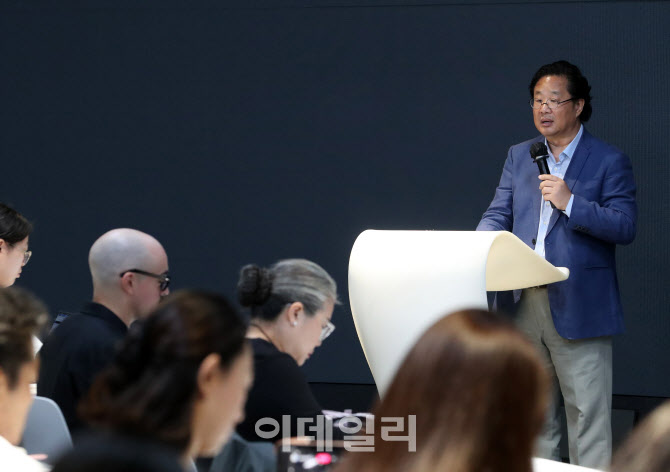 [포토] 차강희 서울디자인재단 대표, '창작의 빛' 개막 인사